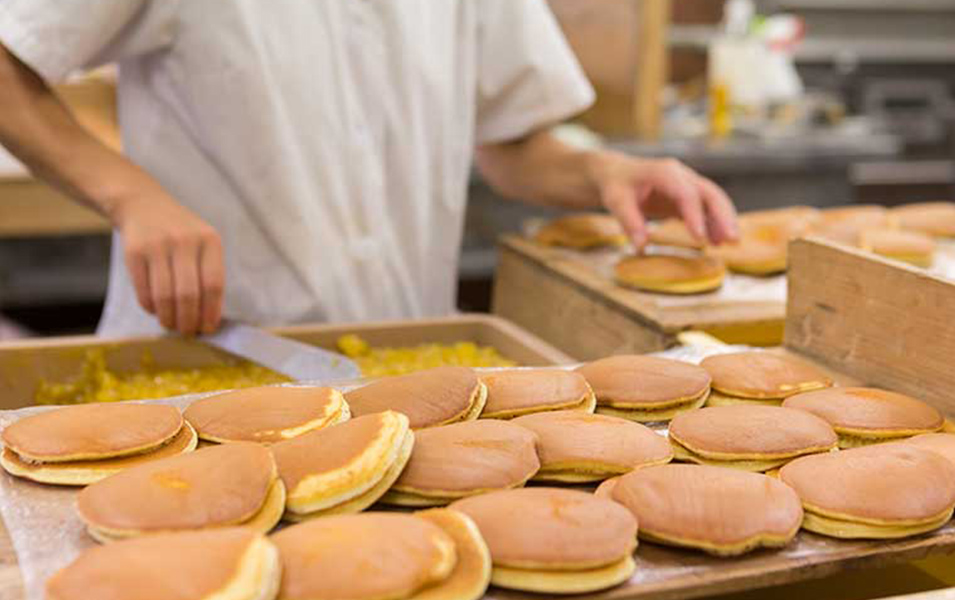 素材と手仕事が織りなす山下秀製菓の菓子づくり